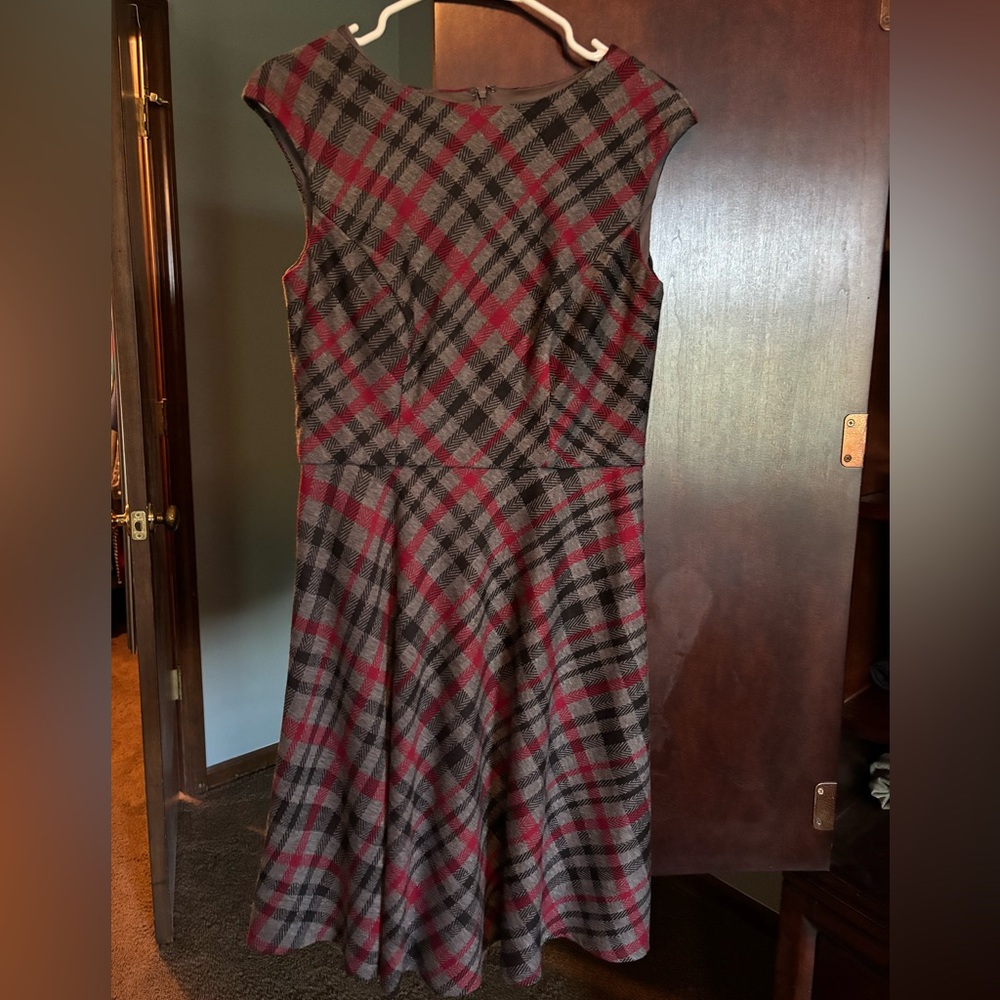 Maggy London Red and Black Sleeveless Midi Dress
